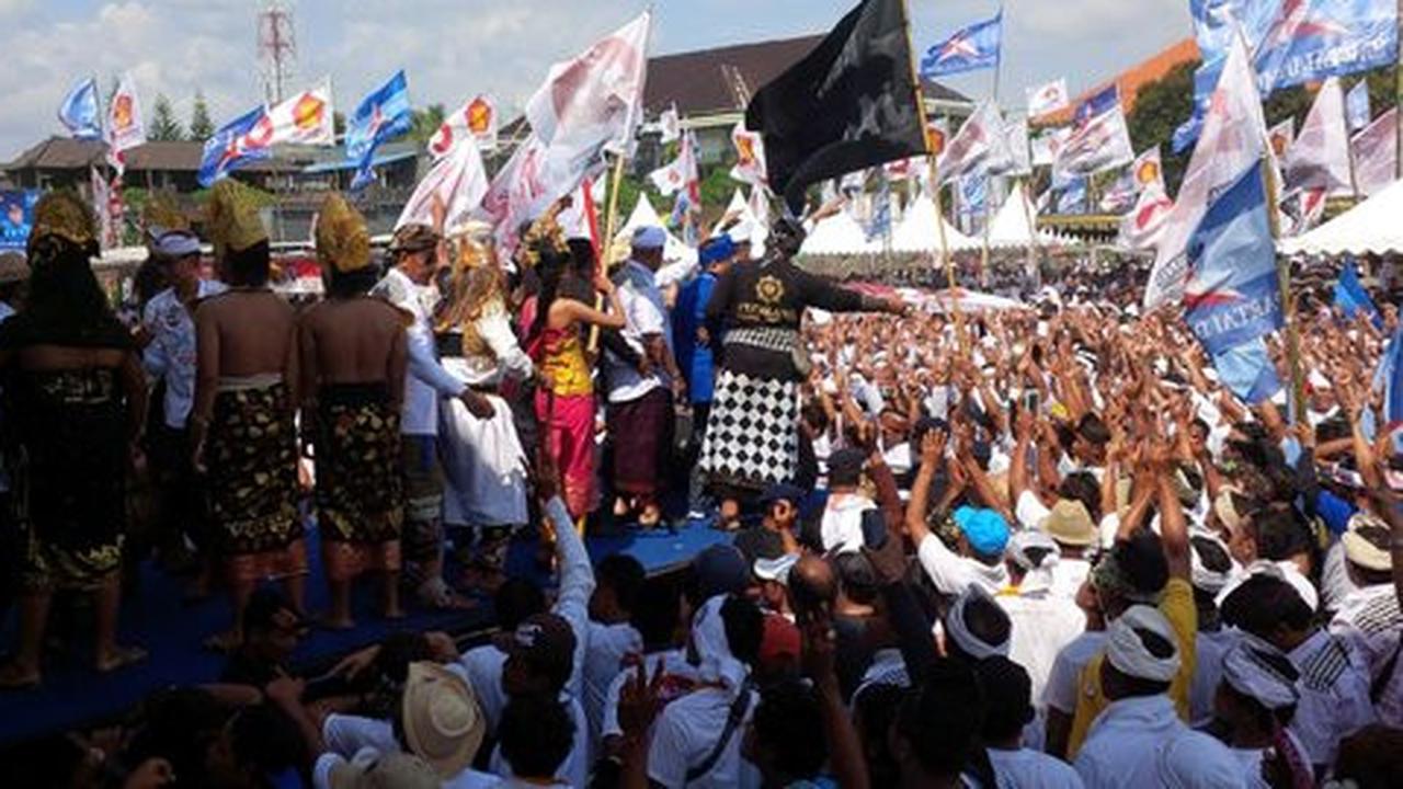 Kampanye paket Bagus di Badung, panggung nyaris roboh