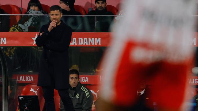 Ekspresi Xabi Alonso di laga Girona vs Real Madrid di Montilivi di pekan ke-14 La Liga 2025/2026, Senin (01/12/2025) dini hari WIB. (AP Photo/Joan Monfort)