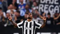 4. Douglas Costa (Juventus) – Fans Juventus sempat meragukan kemampuan winger pinjaman dari Bayern Munchen ini. Namun seiring berjalannya waktu Ia mampu membuktikan dan menjadi bagian penting yang akhirnya dipermanenkan Juve. (AFP/Marco Bertorello)