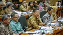 Turut hadir dalam rapat tersebut Menpan RB Azwar Anas, WA Menkumham Eddy Hiariej, hingga perwakilan Mendikbud, Menkeu, dan Mendagri. (Liputan6.com/Faizal Fanani)