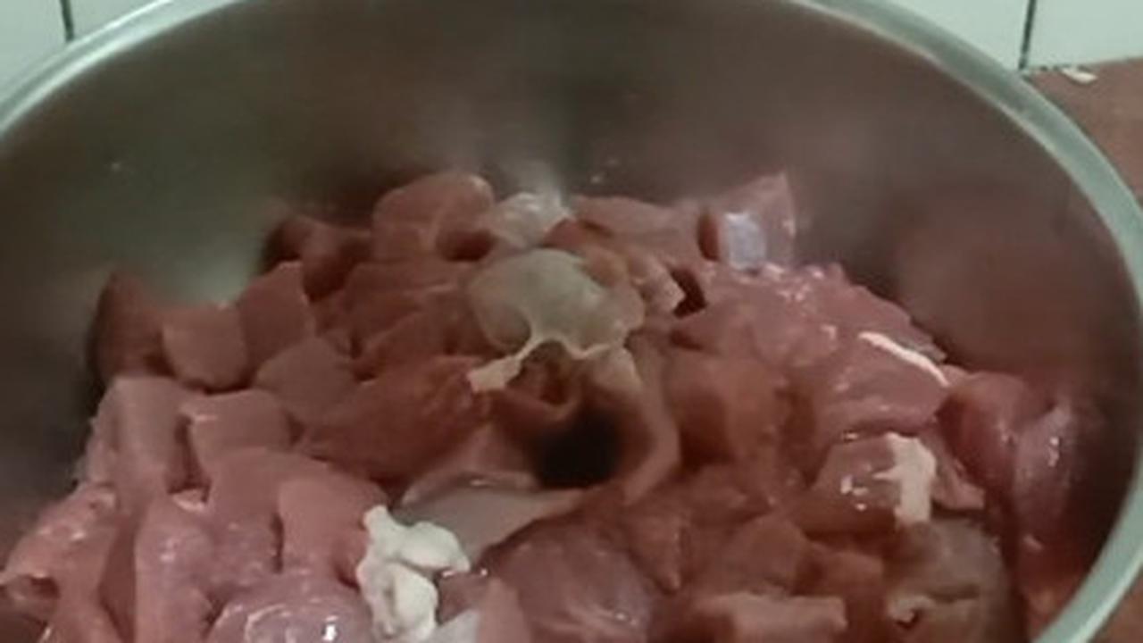 Rendam Daging dengan Air Lemon