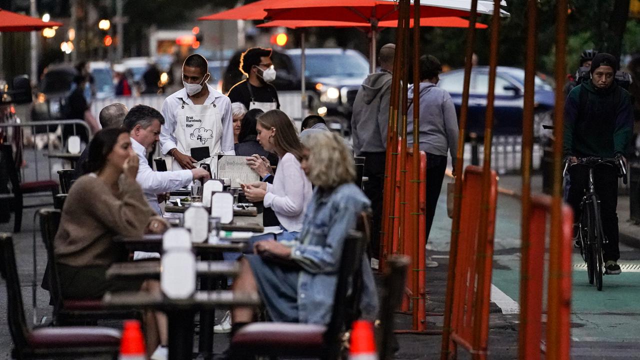 Saat Jalanan Kota New York Jadi Area Makan