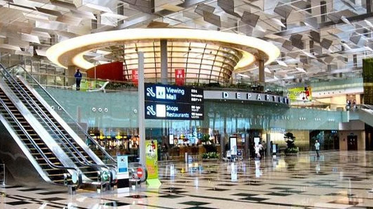 Wanita Berusia 56 Tahun Diduga Jatuh di Jewel Changi Airport