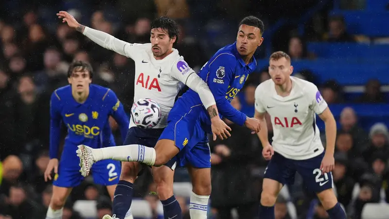 Moises Caicedo Akui Chelsea Harus Berbenah Usai Kalah dari Tottenham