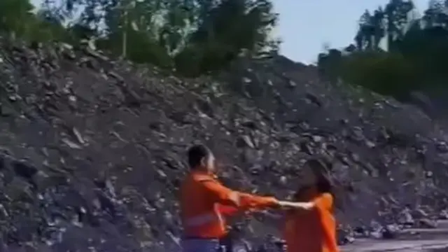 Potret Putri Isnari dan Abdul Aziz melakukan pemotretan prewedding (Sumber: Instagram/m.nurjamila)