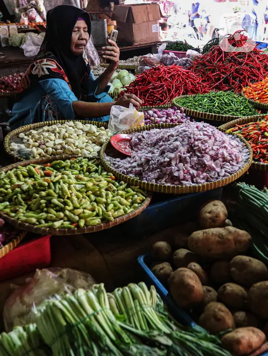 Dan harga cabai merah keriting rata-rata berada dikisaran Rp49.820 per kg. (Liputan6.com/Angga Yuniar)