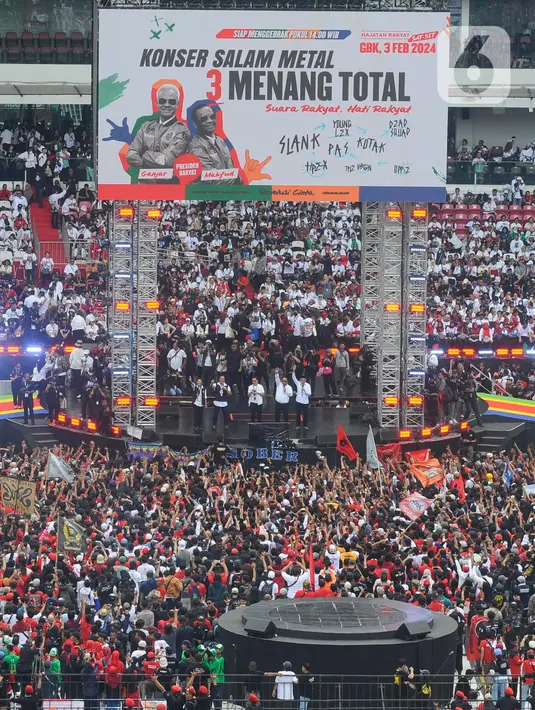 Rata-rata mereka mengenakan kaus berwarna merah. (merdeka.com/Arie Basuki)