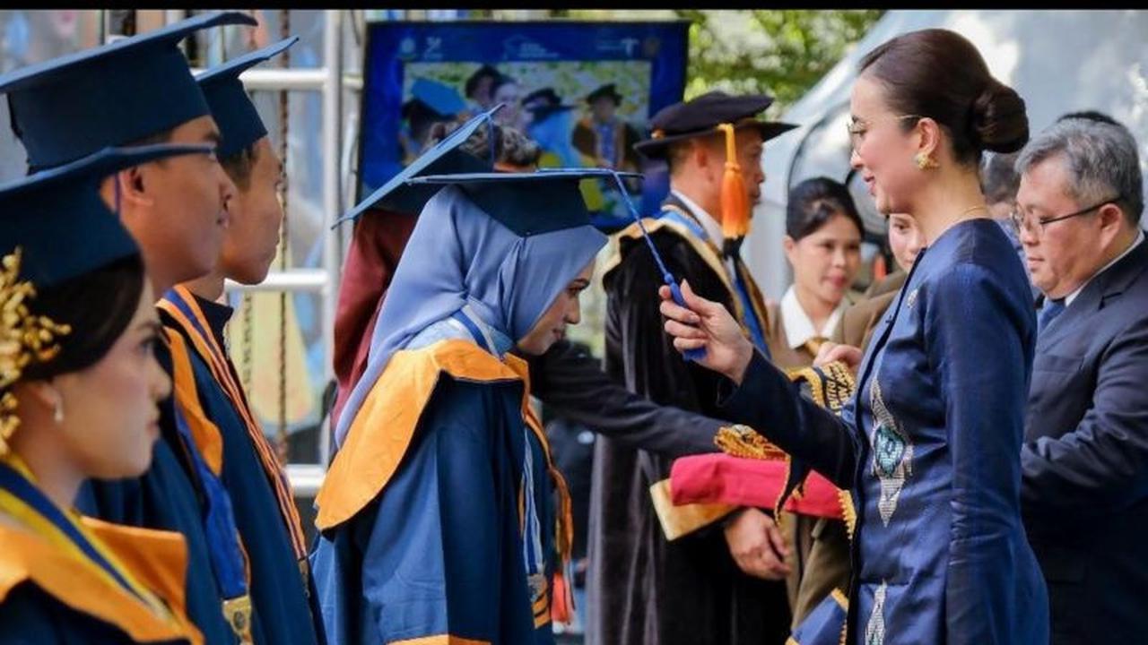 565 Lulusan Poltekpar Makassar Diingatkan Menpar Jadi SDM Pariwisata Unggul, Siap Bersaing Global!