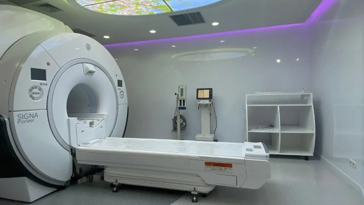 MRI 3 Tesla Signa Pioneer.