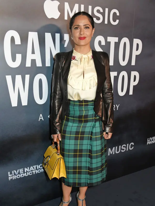 [Bintang] Pemilik Payudara Besar, Ikuti 6 Styling Tips Ini Untuk Tampilan yang Lebih Stunning