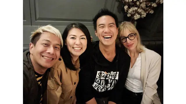 Jarang Pamer Kemesraan, Ini 6 Potret Daniel Mananta Bareng Istri Bulenya