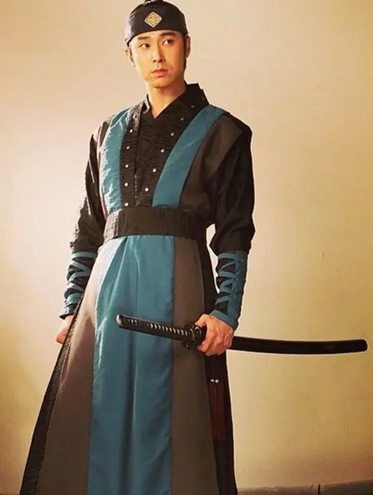 Saat menjalani wajib militer, nampaknya Jung Yunho telah melakukan yang terbaik dan semaksimal mungkin. Terbukti dengan banyak prestasi yang diterimanya, seperti memperoleh nilai tertinggi saat kelulusannya. (Instagram/uknow_official)