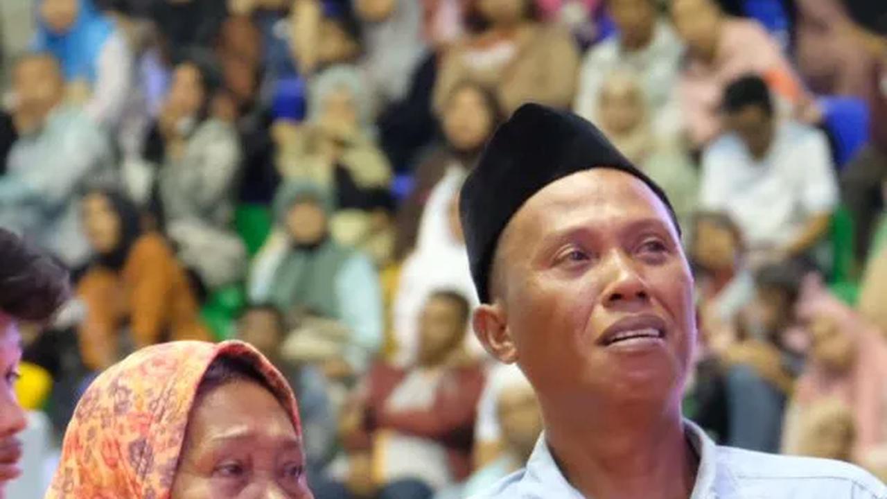 Bapak Ini Tiba-Tiba Menangis di Depan Petinggi Polri Bikin Jenderal Bintang 3 Terenyuh