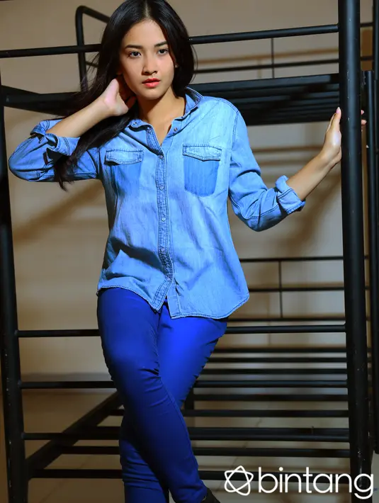 Keinginannya bermain di film ‘action’ juga terinspirasi dari aktris-aktris berbakat seperti Angelina Jolie dan Julie Estelle yang sukses memerankan laga namun kecantikan dan keanggunan mereka tak hilang. (Galih W. Satria/Bintang.com)