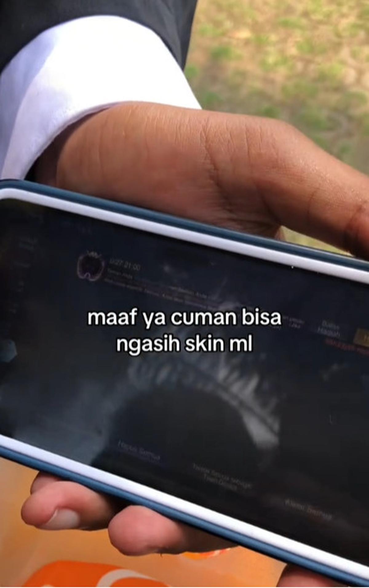 Tak Biasa, Momen Pria Beri Hadiah Wisuda Temannya Skin Mobile Legend Ini Jadi Inspirasi Warganet