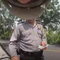 Oknum polisi diduga memeras seorang turis asal Jepang (Dok.YouTube/Style Kenji)