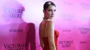 Di tahun lalu, Bella Hadid tampil di Victoria’s Secret bersama dengan kakaknya. Dan kala itu mereka mencetak sejarah lantaran menjadi kakak beradik yang pertama tampil bareng di Victoria’s Secret. (AFP/Chandan Khanna)