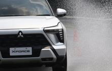 Pakai Software Khusus Wet Mode, Mitsubishi XForce Punya Kemampuan Lebih di Jalan Banjir