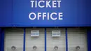Loket tiket dengan tanda sold out untuk pertandingan Leicester City di Stadion King Power, Leicester, (24/4/2016). Leicester City meraih titel juara Liga Inggris ssetelah pesaingnya Tottenham Hotspur imbang 2-2 lawan Chelsea. (Reuters/Darren Staples)