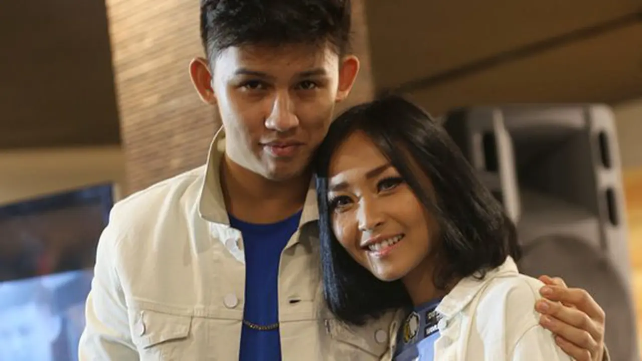 Rinni dan Jevin akan segera menyambut bayi mereka/copyright: KapanLagi.com