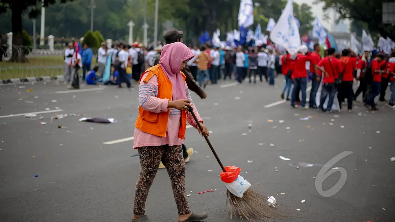 Ceceran Sampah Warnai Perayaan May Day di Depan Istana Negara