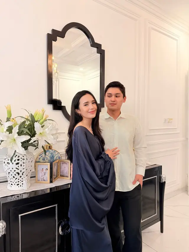 Potret Serasi Pasutri Selebriti Rayakan Lebaran, dari Angga Yunanda-Shenina Cinnamon hingga Yura Yunita-Donne Maula