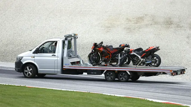 Momen Motor Pedrosa-Savadori Terbakar di MotoGP Styria