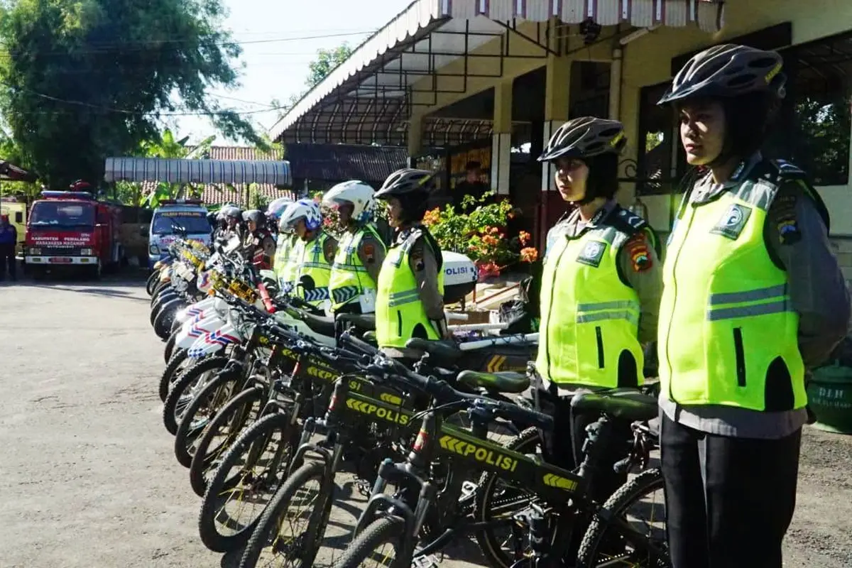 Polwan cantik bersepeda bakal mengamankan arus mudik lebaran dan berpatroli saat Idul Fitri 1440 Hijriyah. (Foto: Liputan6.com/Polres Pemalang/Muhamad Ridlo)