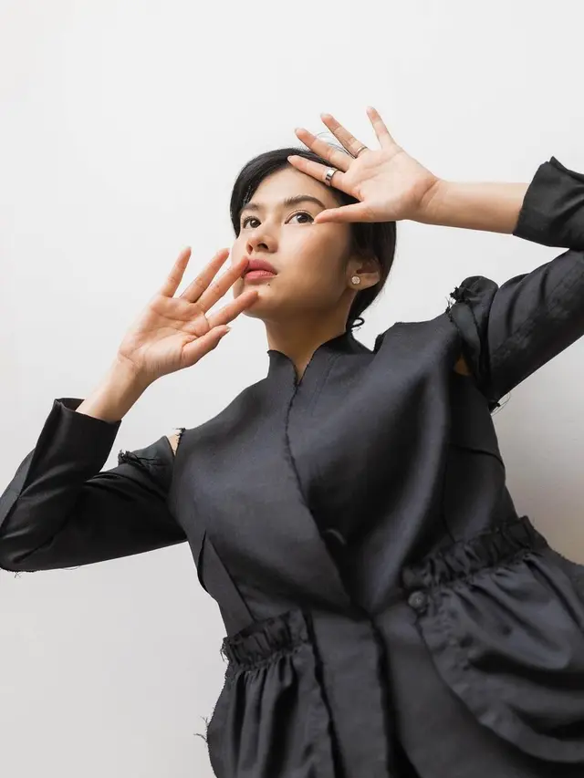 Riri Moeya merilis single baru "Sengaja Salah" karya musisi Bemby Noor. (Foto: Dok. Instagram @ririmoeya_)