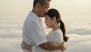 Cara Edit Foto Berpelukan di Awan dengan Orang Tua yang Telah Tiada/Instagram/@deaaannisa