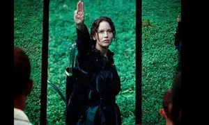 Salam Tiga Jari di THE HUNGER GAMES (credit: Lionsgate)