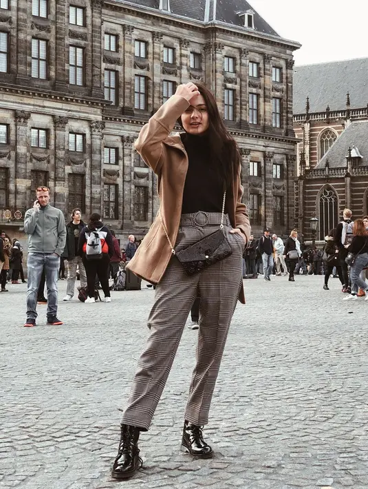 "Untuk kuliah, aku memutuskan off dari dunia hiburan sekitar empat bulan. Setelah itu, baru aku balik lagi," ujarnya saat ditemui di Grand Indonesia Mall, Thamrin, Jakarta Pusat, Kamis, (6/2/2020). (Instagram/amandarawless)