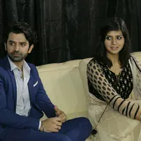 Dua pemeran serial Khushi, Barun Sobti dan Dalljiet Kaur tiba di Jakarta pada Kamis (13/4/2017). Setelah sempat menjadi bintang tamu acara D'Academy 4 keduanya melanjutkan dalam acara temu dengan penggemarnya.(Galih W. Satria/Bintang.com)