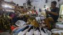 Pasca-perayaan Lebaran 2025 pada April lalu, pelaku Usaha Mikro, Kecil, dan Menengah (UMKM) di industri rumahan sepatu wanita OB Shoes mengaku mengalami penurunan omzet produksi. (merdeka.com/Arie Basuki)