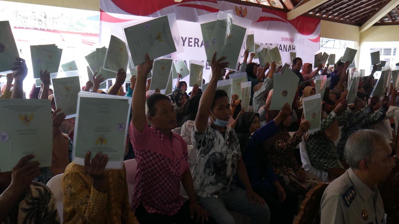 Warga sambut pemberian sertifikat tanah dari ATR/BPN