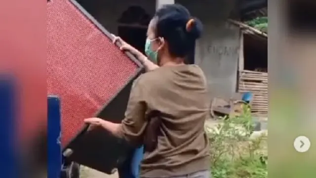 Ambil barang pemberian