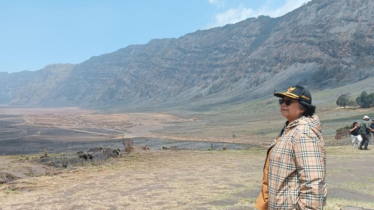 Menteri Lingkungan Hidup dan Kehutanan (LHK) Siti Nurbaya Bakar menyatakan, Kebakaran Hutan dan Lahan (Karhutla) di Kawasan Gunung Bromo mencapai 989 Hektare.&nbsp;