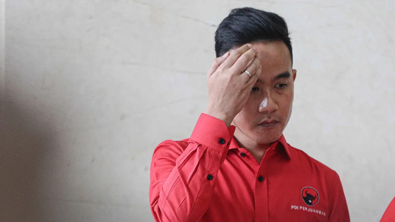 Terkait cawapres PDI Perjuangan, Gibran mengungkapkan tidak pernah ditawari untuk menjadi pendamping Ganjar oleh Ketua DPP Puan Maharani.<br>