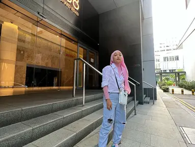 Penampilan Tantri &lsquo;Kotak&rsquo; kini bikin pangling. Pasalnya, kini wanita 32 tahun itu berhasil menurunkan berat badannya sebesar 14 kg. (FOTO: instagram.com/tantrisyalindri/)