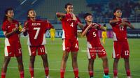 Pemain Timnas Putri Indonesia U-16 melakukan selebrasi seusai mencetak gol ke gawang Timnas Putri Malaysia U-16 pada pertandingan terakhir Grup A Piala AFF Putri U-16 2025 di Stadion Manahah, Solo, Minggu (24/8/2025). (Dok. PSSI)