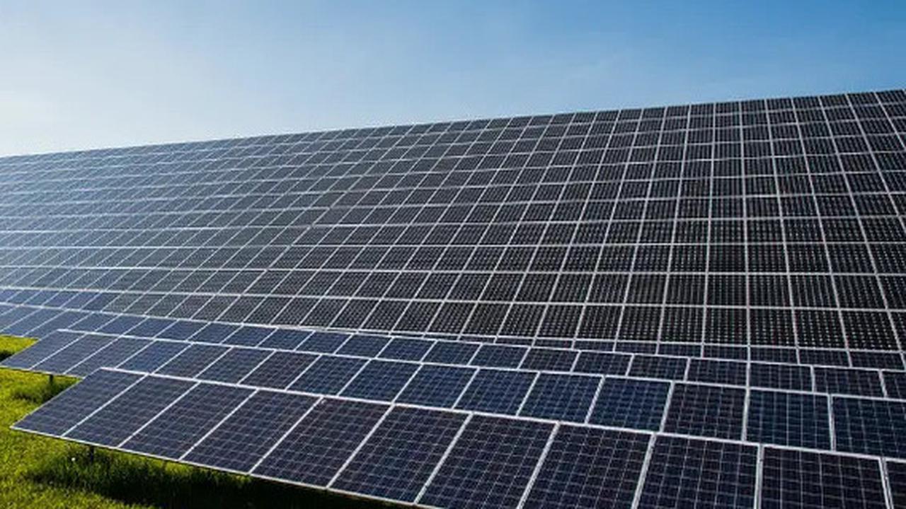 Amerika Serikat Bakal Kasih Tarif Tinggi untuk Impor Panel Surya Asia Tenggara