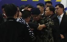 FOTO: Menteri KKP Pingsan saat Upacara Pelepasan Korban Kecelakaan ATR 42-500