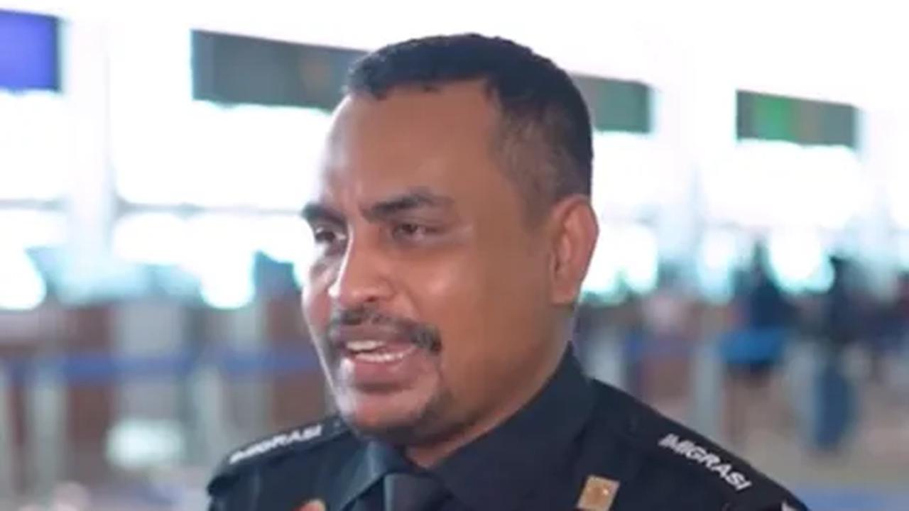 Mengapa Petugas Imigrasi Selalu Terlihat Galak? Ternyata Ini Alasannya
