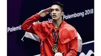 5 Pesona Jonatan Christie saat Pakai Batik, Tampil Percaya Diri