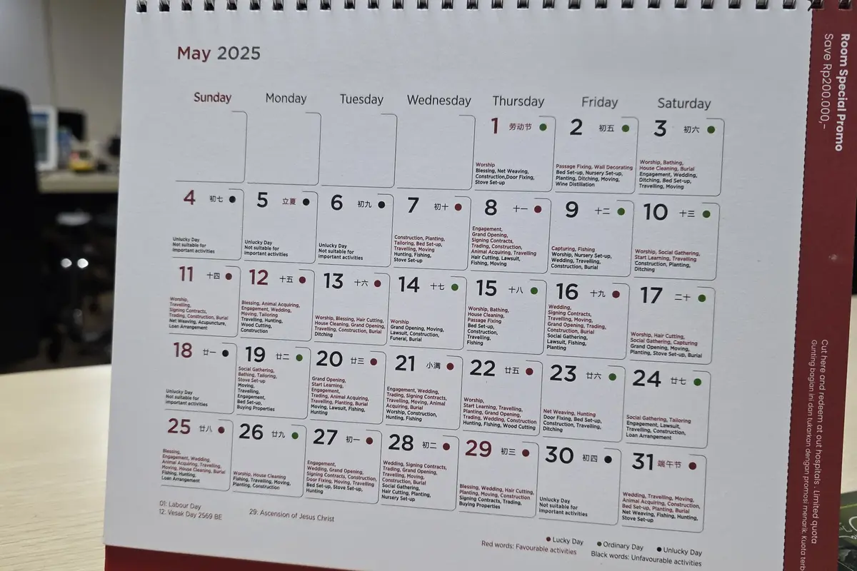 Ilustrasi Kalender Mei 2025