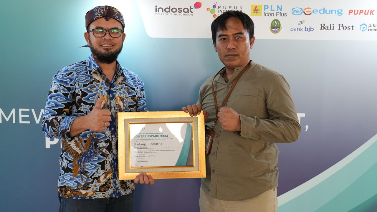 Dukung Kemajuan Pers, Bupati Bandung Dadang Supriatna Raih Penghargaan Lontar Award