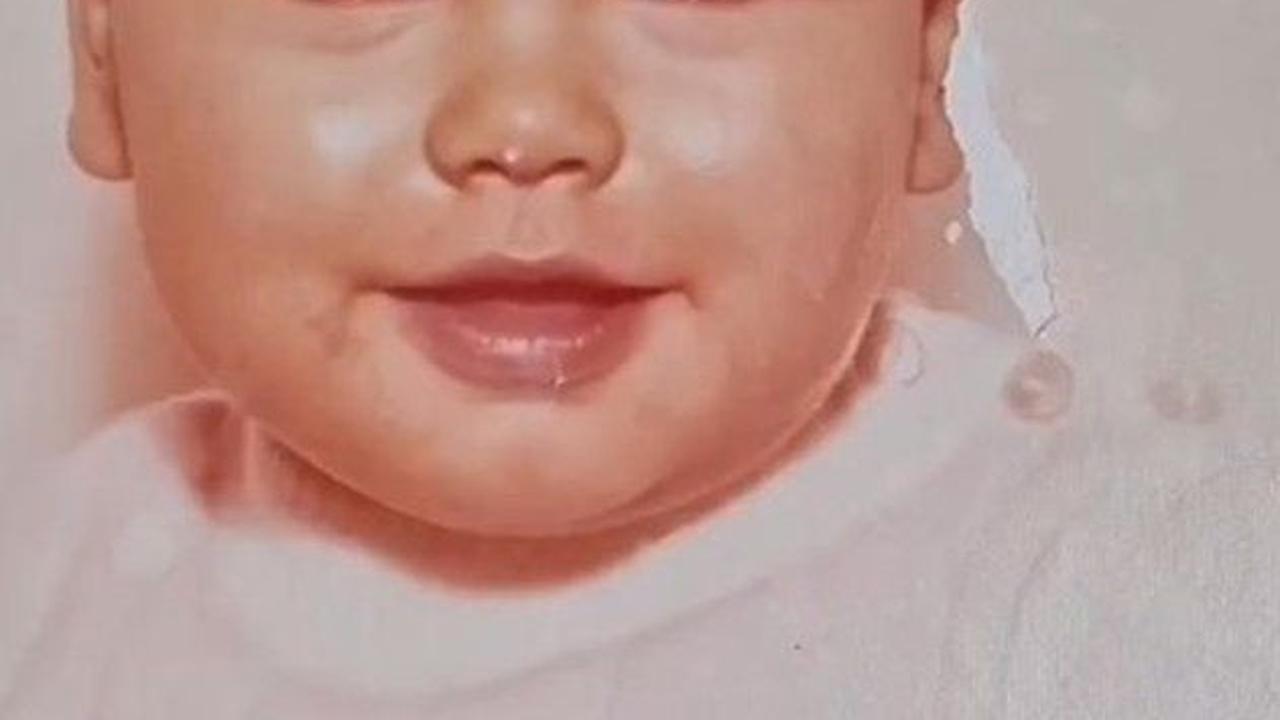 Potret Masa Bayi Sophia Latjuba. Menggemaskan dengan Pipi Penuh Senyuman Manis, Ditambah dengan Gaya Rambut Poni yang Menarik Perhatian