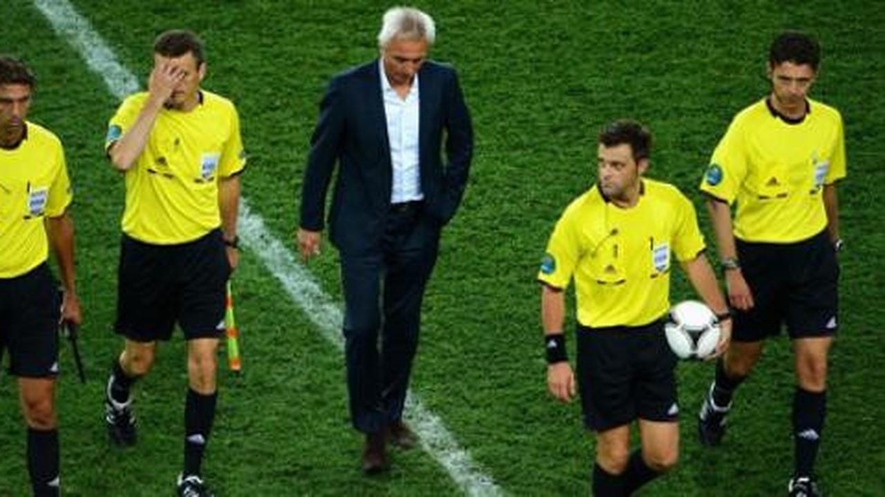 Tak lolos, Van Marwijk salahkan pemain