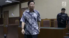 Presiden Direktur PT Grand Kartech, Kenneth Sutardja usai menjalani sidang perdana kasus dugaan suap kepada Direktur PT Krakatau Steel, Wisnu Kuncoro di Pengadilan Tipikor, Jakarta, Rabu (12/6/2019). Sidang beragendakan mendengar pembacaan dakwaan dari JPU KPK. (Liputan6.com/Helmi Fithriansyah)
