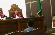 Belum waktunya, mucikari artis RA protes dibawa masuk ruang sidang